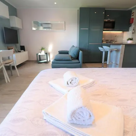 Lovelystay - Mariana's Blue