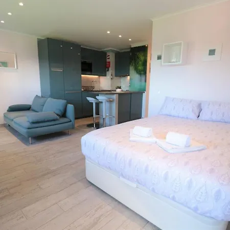 Lovelystay - Mariana's Blue